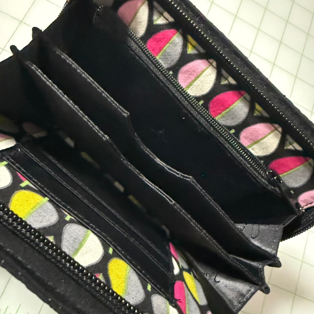 Y2K Vera Bradley Wristlet Wallet Zip Classic Quilted Black Leaf print interior - Picture 3 of 7